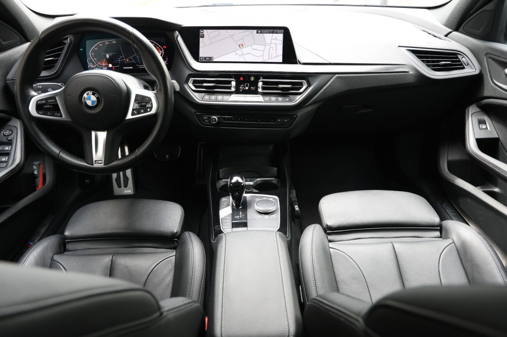 BMW-1-SERIE-118i M-Sport Aut. NAP/Pano/Stoelvw/Cam/Trekhaak
