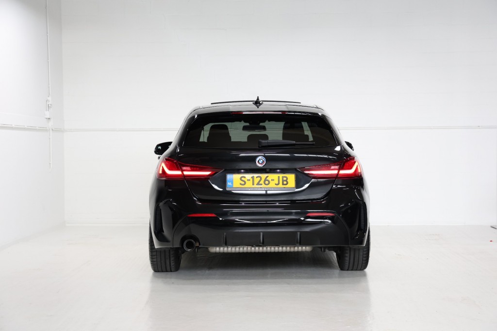 BMW-1-SERIE-118i M-Sport Aut. NAP/Pano/Stoelvw/Cam/Trekhaak