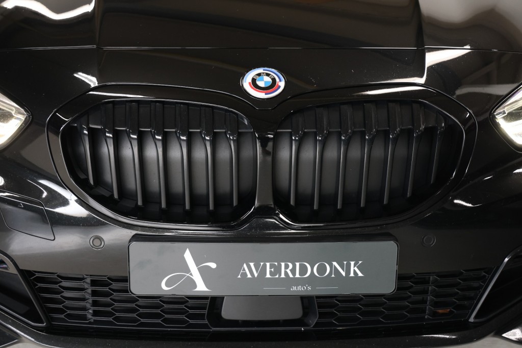 BMW-1-SERIE-118i M-Sport Aut. NAP/Pano/Stoelvw/Cam/Trekhaak
