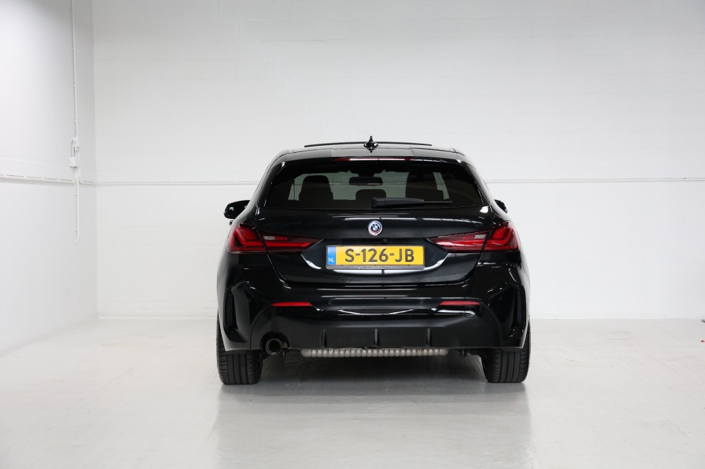 BMW-1-SERIE-118i M-Sport Aut. NAP/Pano/Stoelvw/Cam/Trekhaak