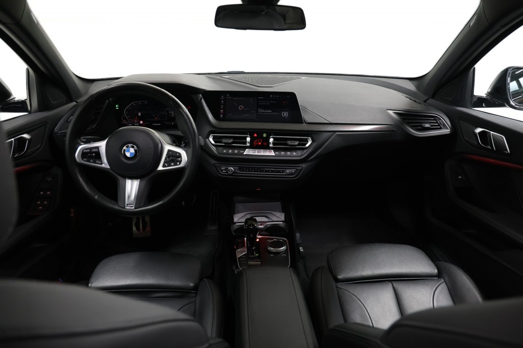 BMW-1-SERIE-118i M-Sport Aut. NAP/Pano/Stoelvw/Cam/Trekhaak