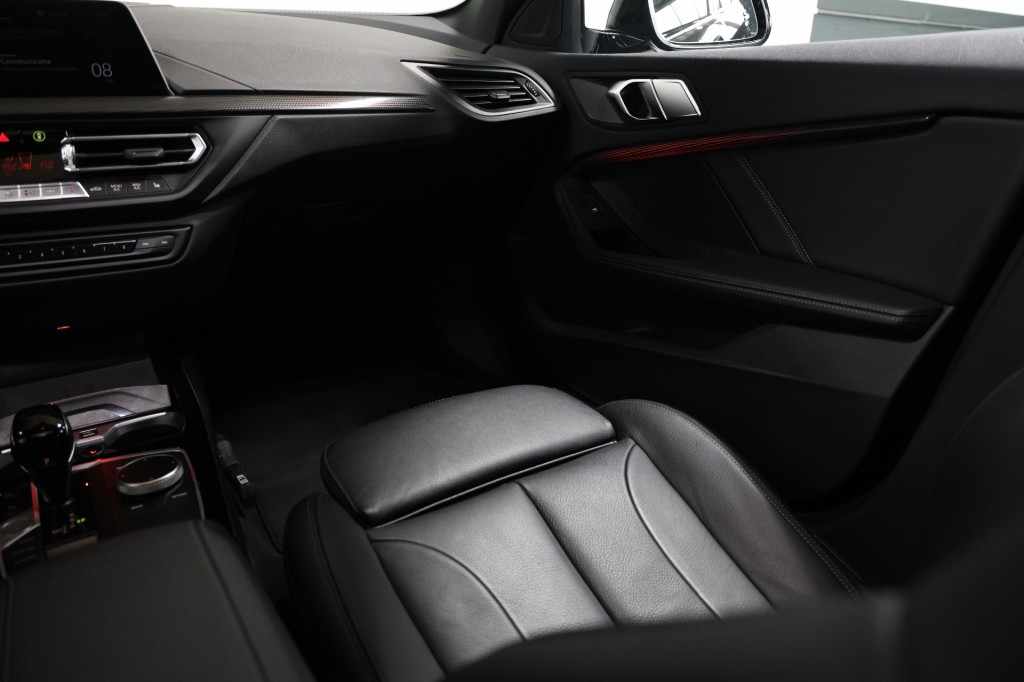 BMW-1-SERIE-118i M-Sport Aut. NAP/Pano/Stoelvw/Cam/Trekhaak