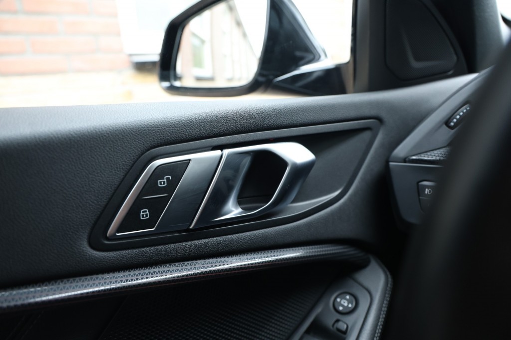 BMW-1-SERIE-118i M-Sport Aut. NAP/Pano/Stoelvw/Cam/Trekhaak