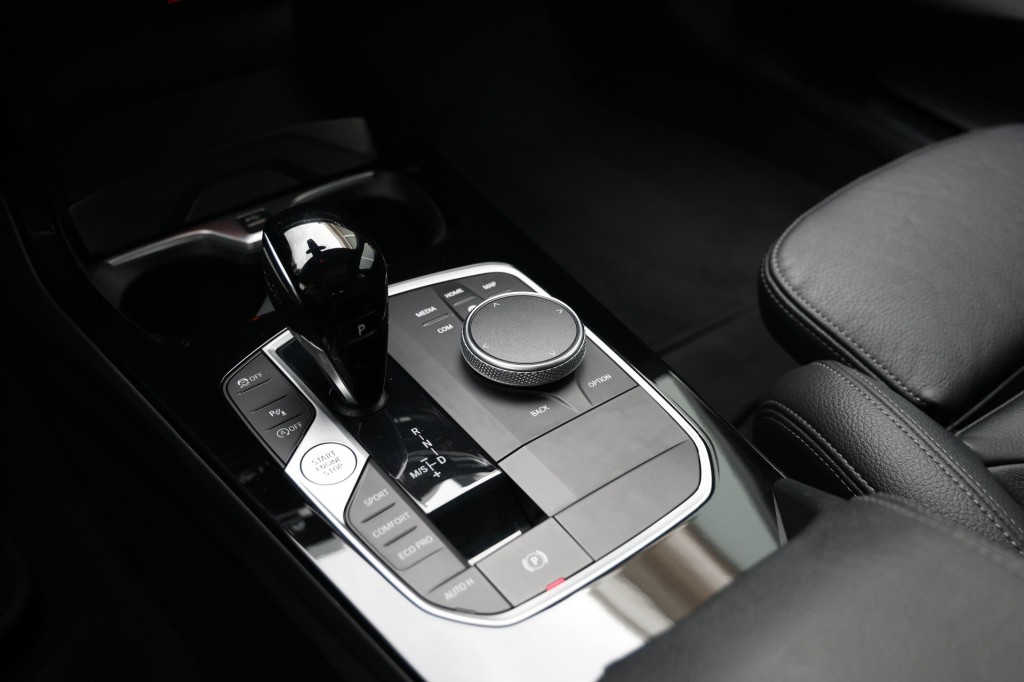 BMW-1-SERIE-118i M-Sport Aut. NAP/Pano/Stoelvw/Cam/Trekhaak