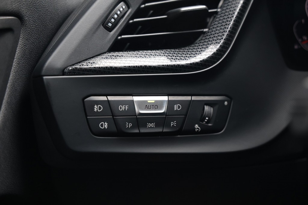 BMW-1-SERIE-118i M-Sport Aut. NAP/Pano/Stoelvw/Cam/Trekhaak