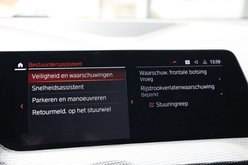 BMW-1-SERIE-118i M-Sport Aut. NAP/Pano/Stoelvw/Cam/Trekhaak