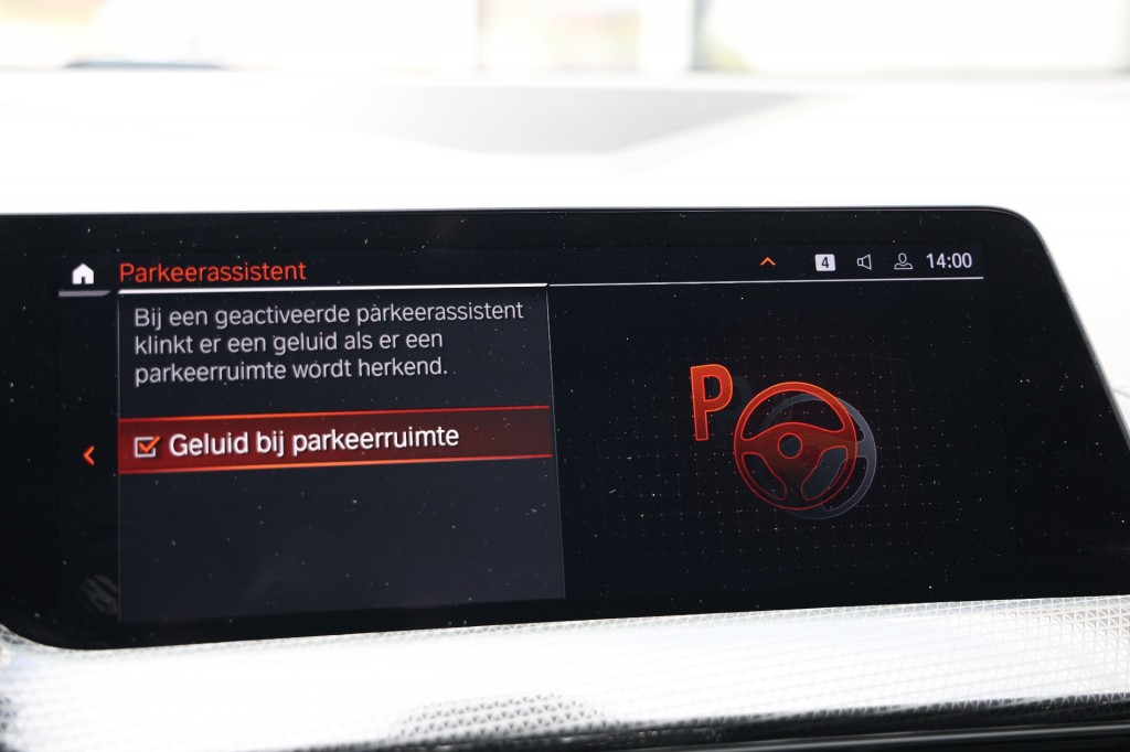 BMW-1-SERIE-118i M-Sport Aut. NAP/Pano/Stoelvw/Cam/Trekhaak