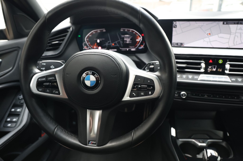 BMW-1-SERIE-118i M-Sport Aut. NAP/Pano/Stoelvw/Cam/Trekhaak