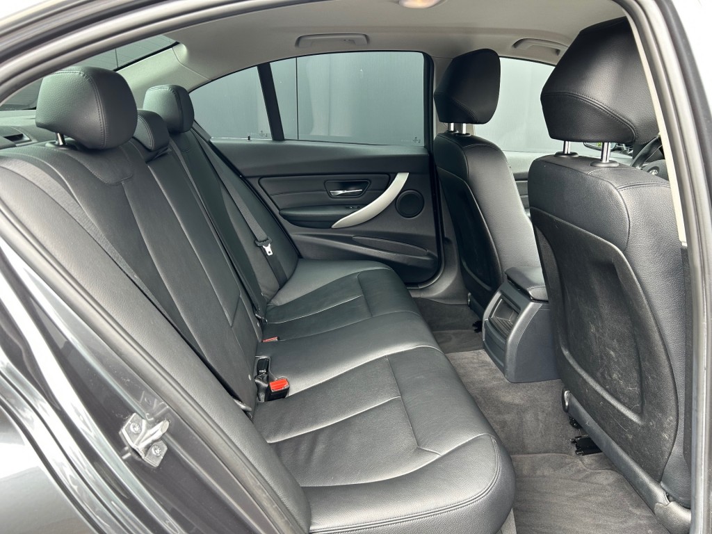 BMW-3-SERIE-316i Executive Xenon Leder Navi Cruise PDC NL-auto