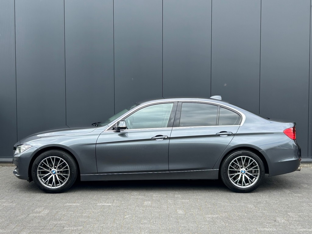 BMW-3-SERIE-316i Executive Xenon Leder Navi Cruise PDC NL-auto