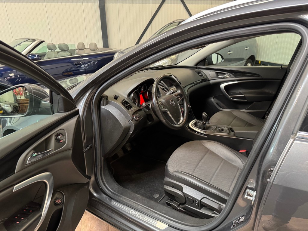 OPEL-INSIGNIA-Sports Tourer 1.6 T Cosmos / CLIMA / CRUISE / LM 20/ NAVI / PDC