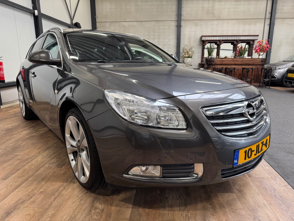OPEL-INSIGNIA-Sports Tourer 1.6 T Cosmos / CLIMA / CRUISE / LM 20/ NAVI / PDC