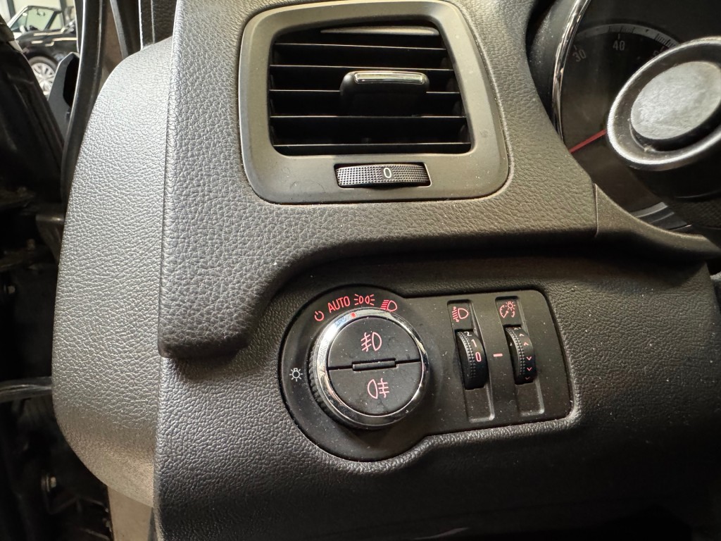 OPEL-INSIGNIA-Sports Tourer 1.6 T Cosmos / CLIMA / CRUISE / LM 20/ NAVI / PDC