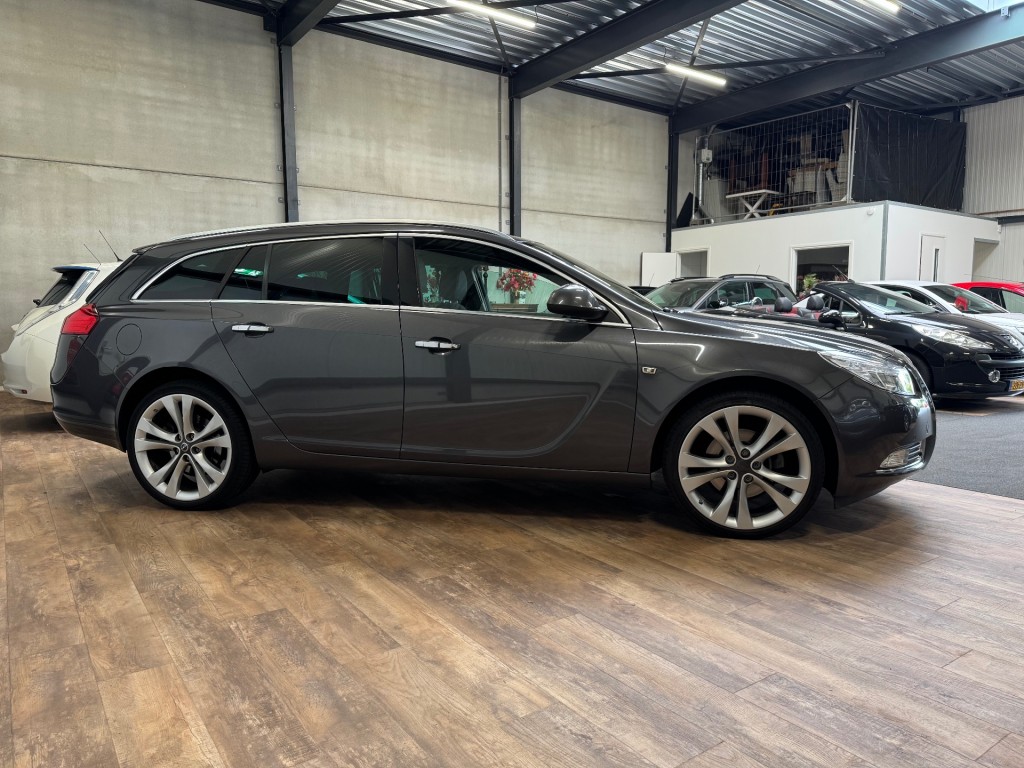 OPEL-INSIGNIA-Sports Tourer 1.6 T Cosmos / CLIMA / CRUISE / LM 20/ NAVI / PDC
