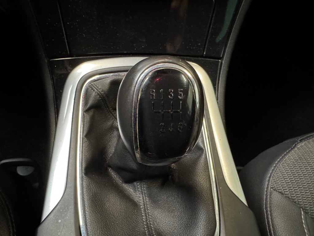 OPEL-INSIGNIA-Sports Tourer 1.6 T Cosmos / CLIMA / CRUISE / LM 20/ NAVI / PDC