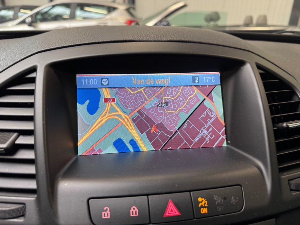 OPEL-INSIGNIA-Sports Tourer 1.6 T Cosmos / CLIMA / CRUISE / LM 20/ NAVI / PDC