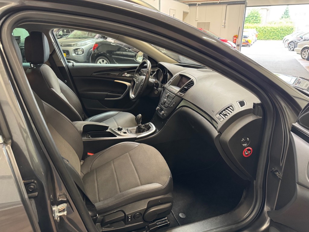 OPEL-INSIGNIA-Sports Tourer 1.6 T Cosmos / CLIMA / CRUISE / LM 20/ NAVI / PDC