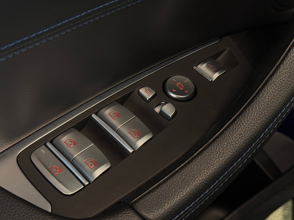 BMW-X3-xDrive20i High Executive M-Sport Pano Trekhaak Camera 20''