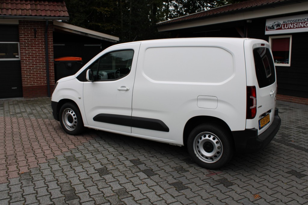 OPEL-COMBO-1.5D L1H1 EDITION 130PK AUTOMAAT Navi PDC Carplay Keyless