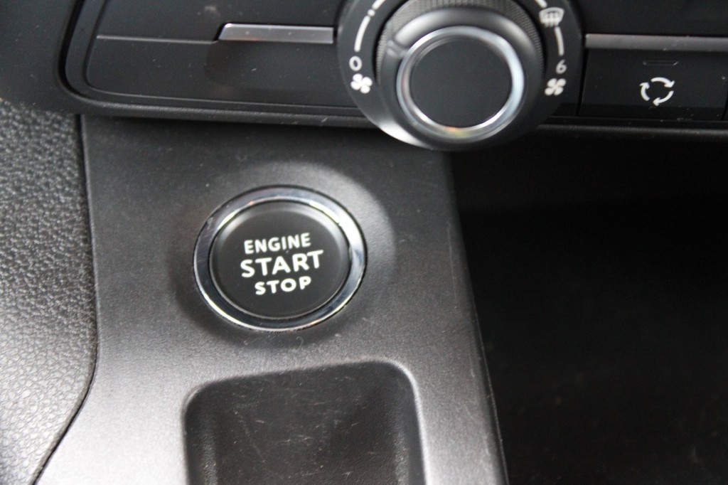 OPEL-COMBO-1.5D L1H1 EDITION 130PK AUTOMAAT Navi PDC Carplay Keyless