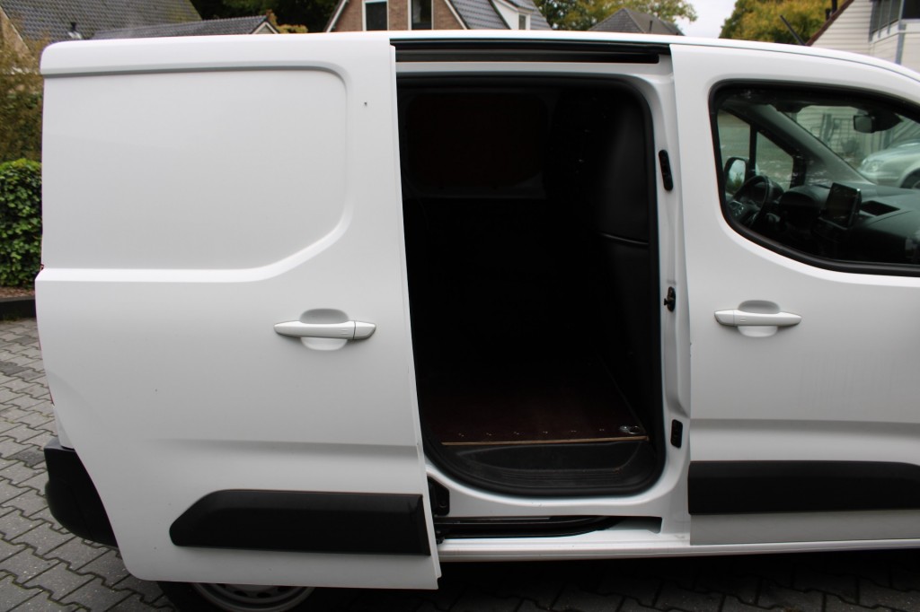 OPEL-COMBO-1.5D L1H1 EDITION 130PK AUTOMAAT Navi PDC Carplay Keyless