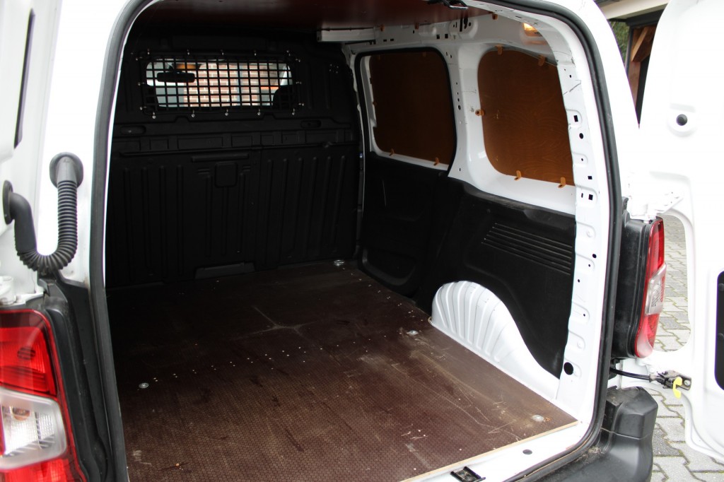 OPEL-COMBO-1.5D L1H1 EDITION 130PK AUTOMAAT Navi PDC Carplay Keyless