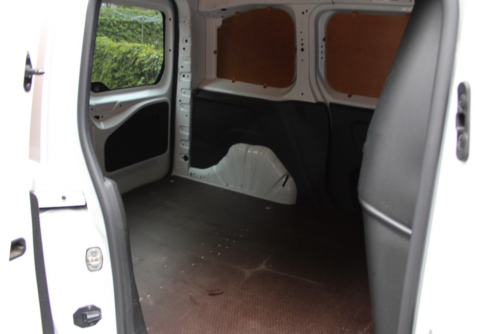 OPEL-COMBO-1.5D L1H1 EDITION 130PK AUTOMAAT Navi PDC Carplay Keyless