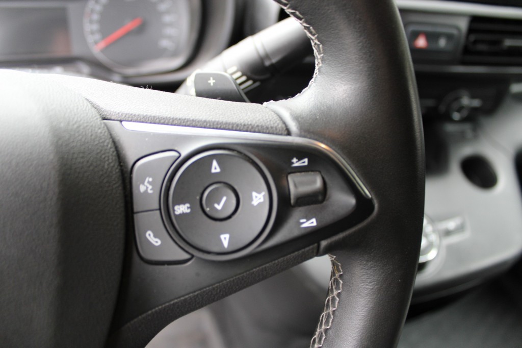 OPEL-COMBO-1.5D L1H1 EDITION 130PK AUTOMAAT Navi PDC Carplay Keyless