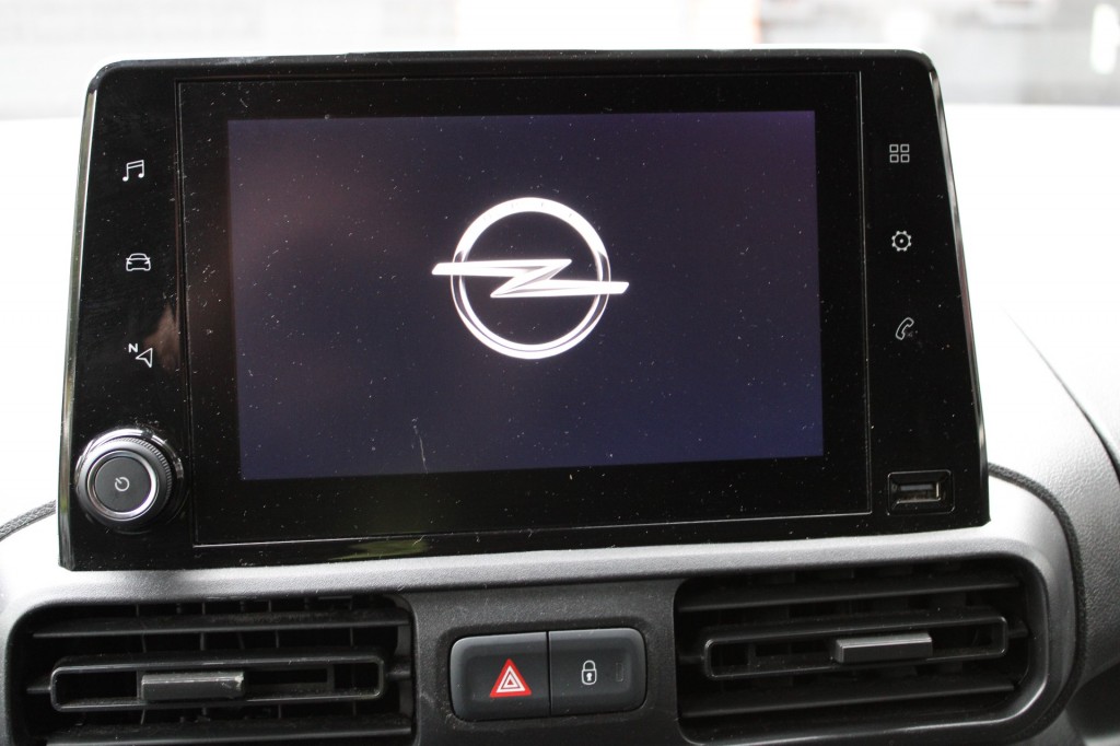 OPEL-COMBO-1.5D L1H1 EDITION 130PK AUTOMAAT Navi PDC Carplay Keyless