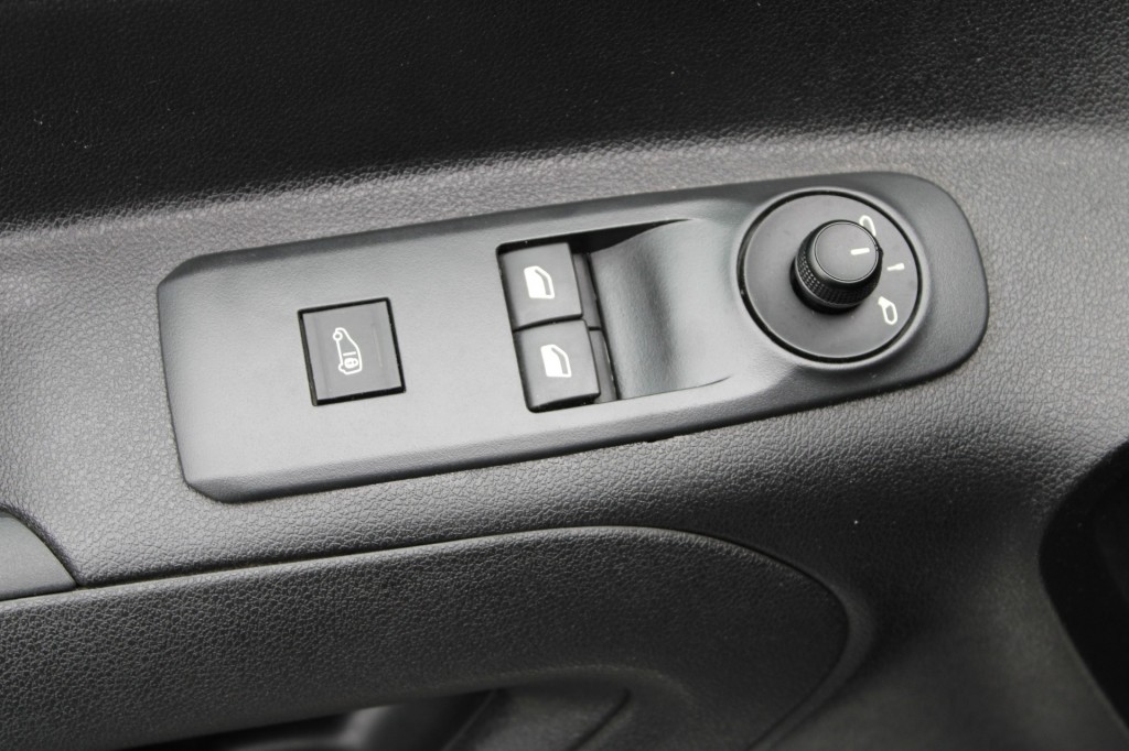 OPEL-COMBO-1.5D L1H1 EDITION 130PK AUTOMAAT Navi PDC Carplay Keyless