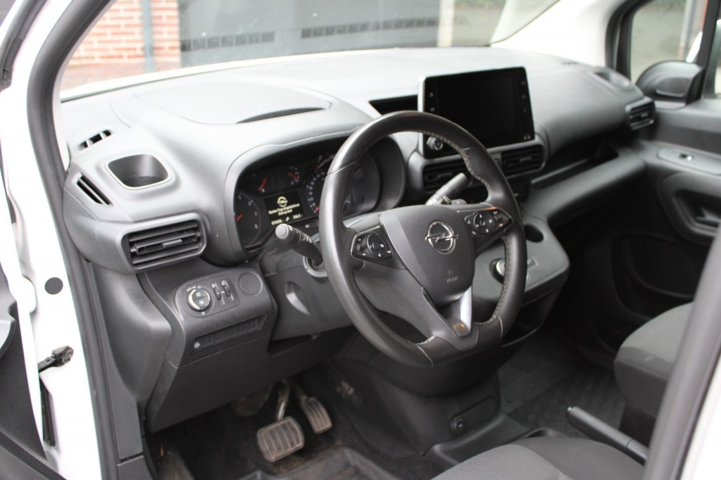 OPEL-COMBO-1.5D L1H1 EDITION 130PK AUTOMAAT Navi PDC Carplay Keyless