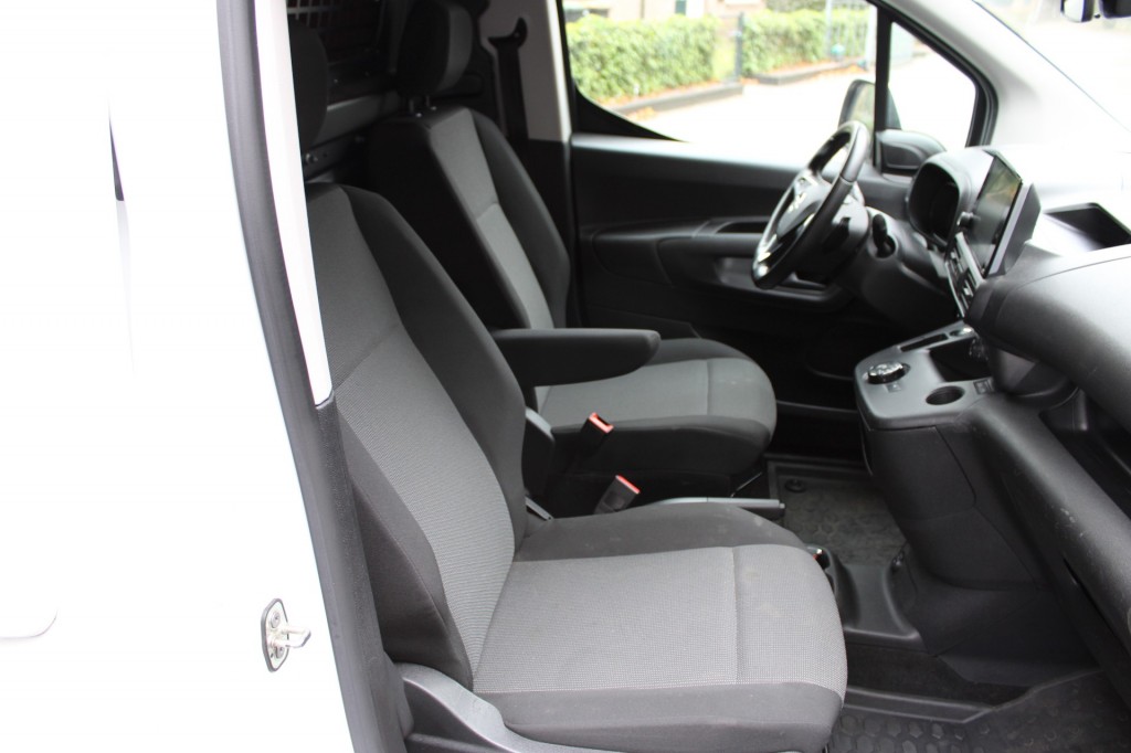 OPEL-COMBO-1.5D L1H1 EDITION 130PK AUTOMAAT Navi PDC Carplay Keyless