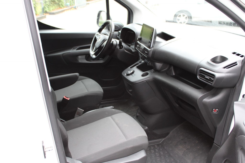 OPEL-COMBO-1.5D L1H1 EDITION 130PK AUTOMAAT Navi PDC Carplay Keyless