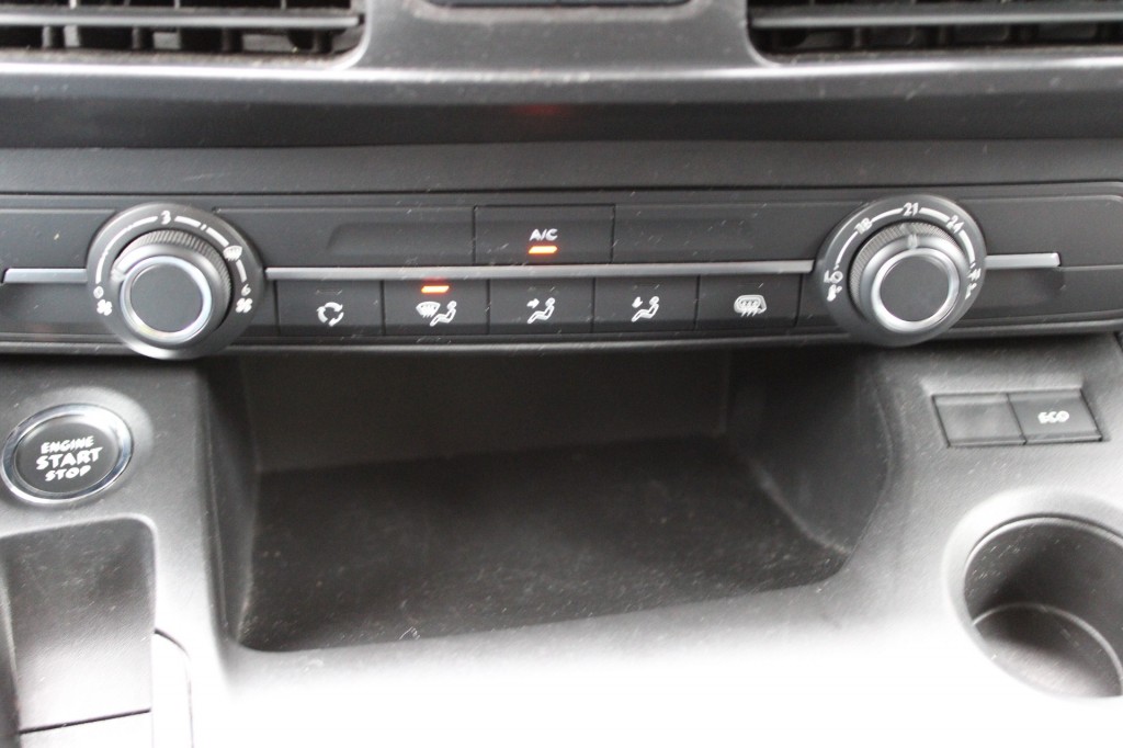 OPEL-COMBO-1.5D L1H1 EDITION 130PK AUTOMAAT Navi PDC Carplay Keyless