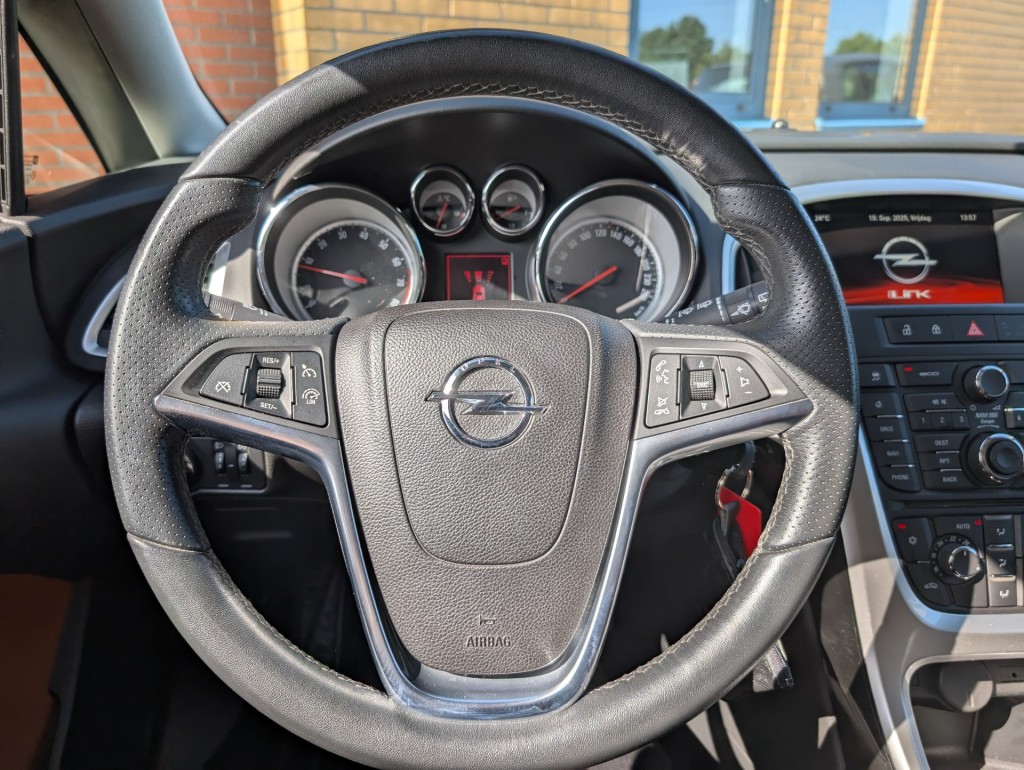 OPEL-ASTRA-1.6 TURBO SPORT, Airco, Cruise, PDC v+a, Trekhaak