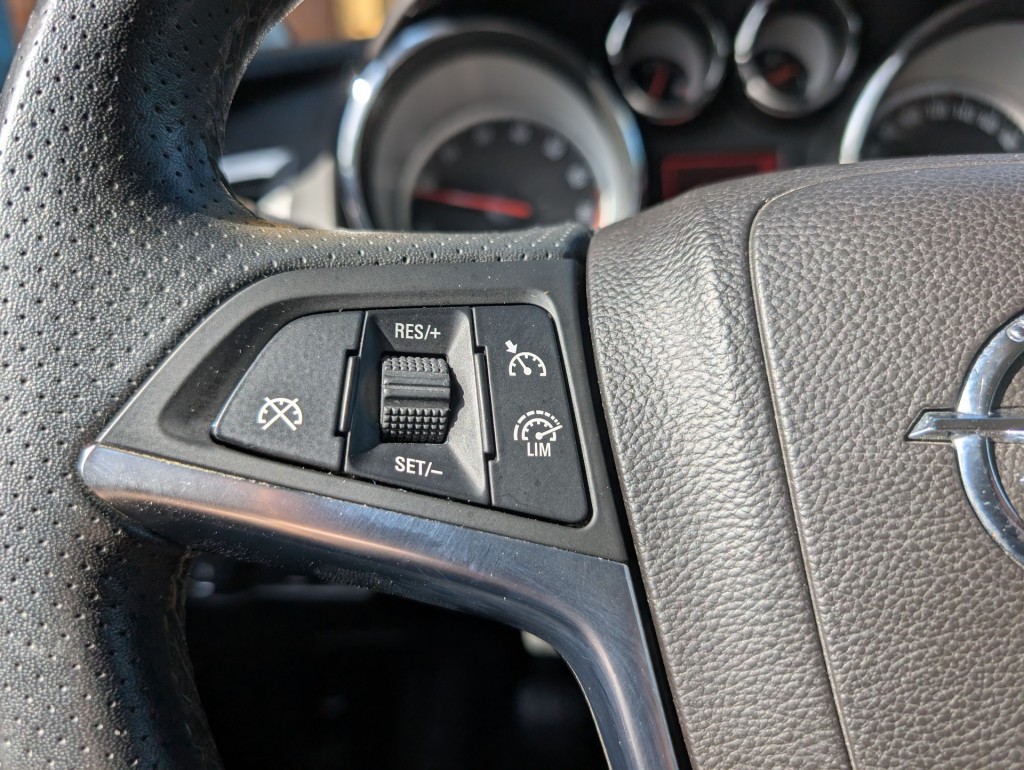 OPEL-ASTRA-1.6 TURBO SPORT, Airco, Cruise, PDC v+a, Trekhaak