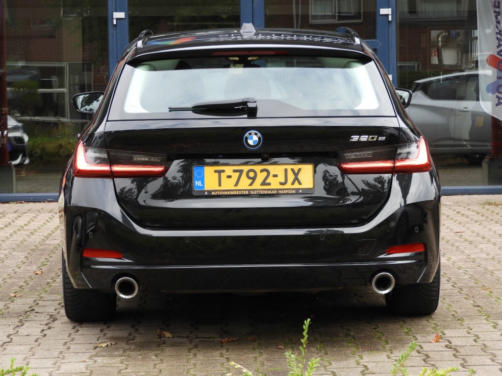 BMW-3-SERIE-320E PLUG-IN HYBRID WIDESCREEN NIEUW MODEL