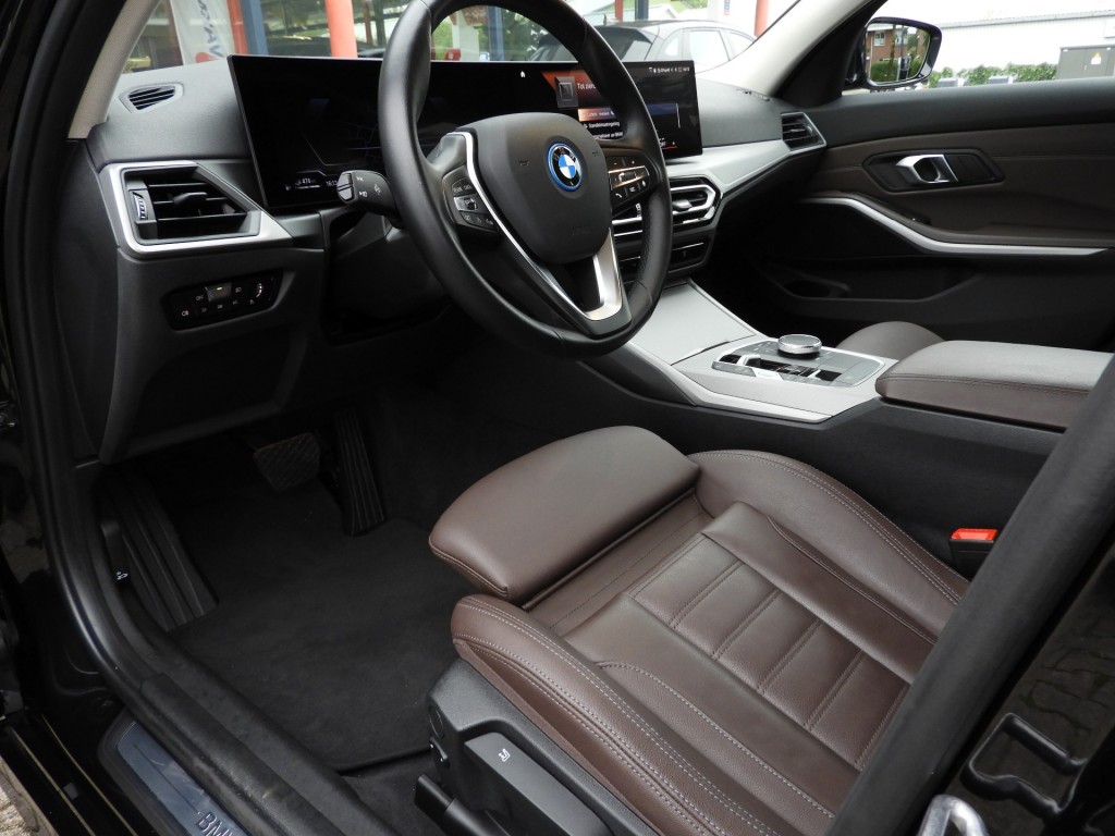 BMW-3-SERIE-320E PLUG-IN HYBRID WIDESCREEN NIEUW MODEL