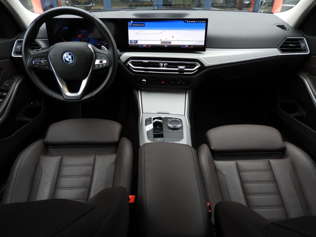 BMW-3-SERIE-320E PLUG-IN HYBRID WIDESCREEN NIEUW MODEL