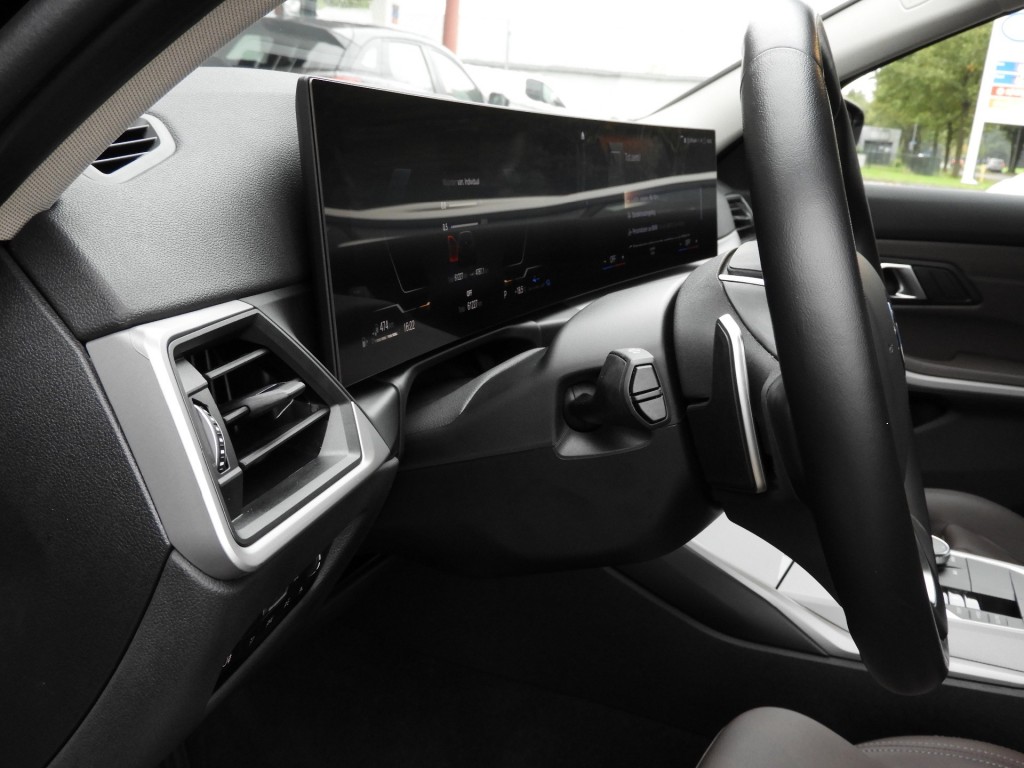 BMW-3-SERIE-320E PLUG-IN HYBRID WIDESCREEN NIEUW MODEL