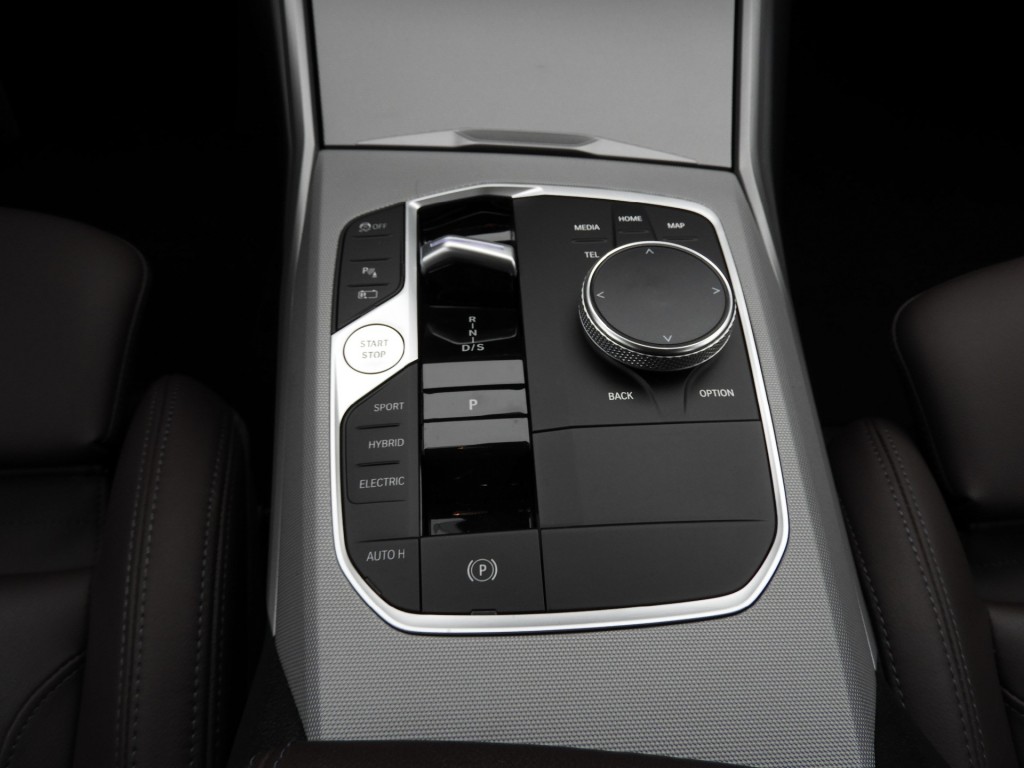 BMW-3-SERIE-320E PLUG-IN HYBRID WIDESCREEN NIEUW MODEL
