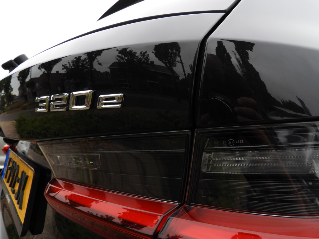 BMW-3-SERIE-320E PLUG-IN HYBRID WIDESCREEN NIEUW MODEL