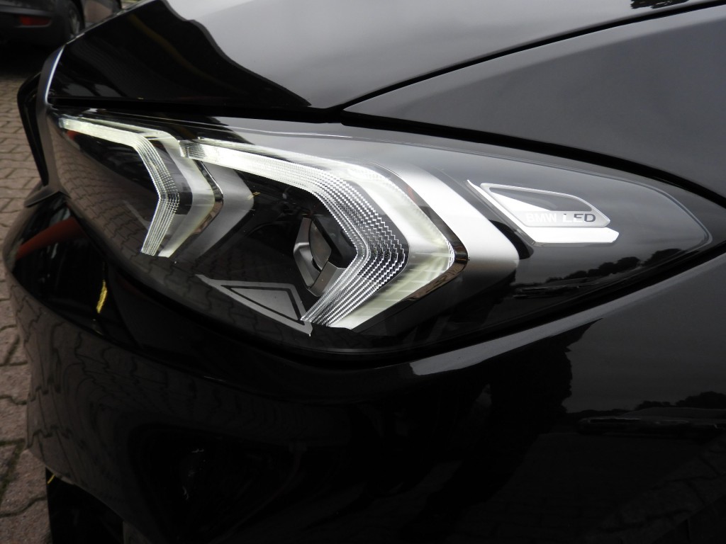 BMW-3-SERIE-320E PLUG-IN HYBRID WIDESCREEN NIEUW MODEL