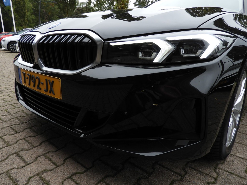 BMW-3-SERIE-320E PLUG-IN HYBRID WIDESCREEN NIEUW MODEL