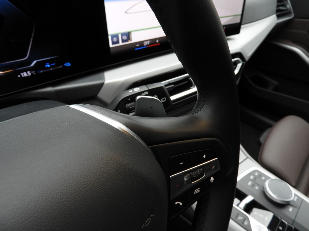 BMW-3-SERIE-320E PLUG-IN HYBRID WIDESCREEN NIEUW MODEL