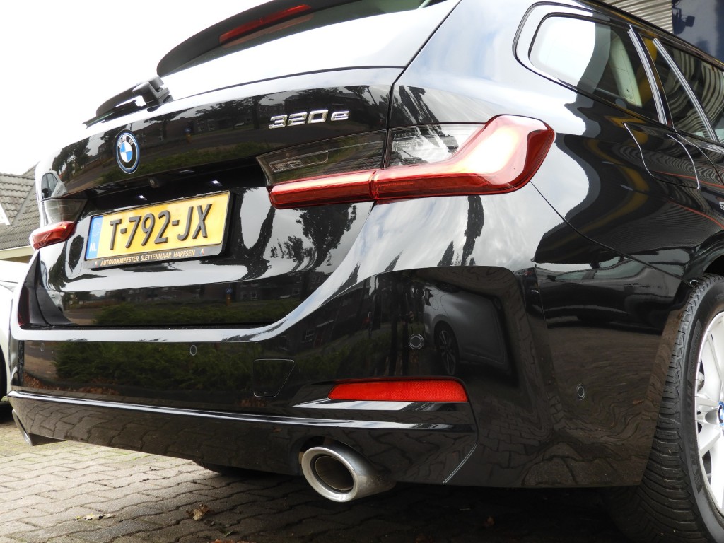 BMW-3-SERIE-320E PLUG-IN HYBRID WIDESCREEN NIEUW MODEL