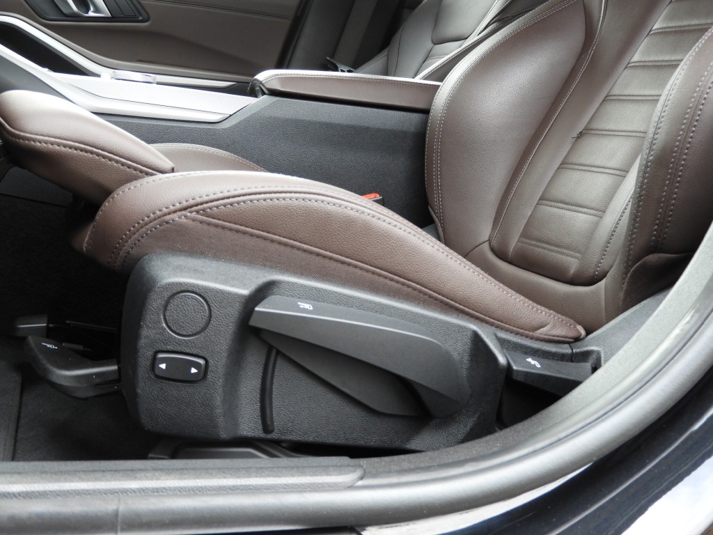 BMW-3-SERIE-320E PLUG-IN HYBRID WIDESCREEN NIEUW MODEL