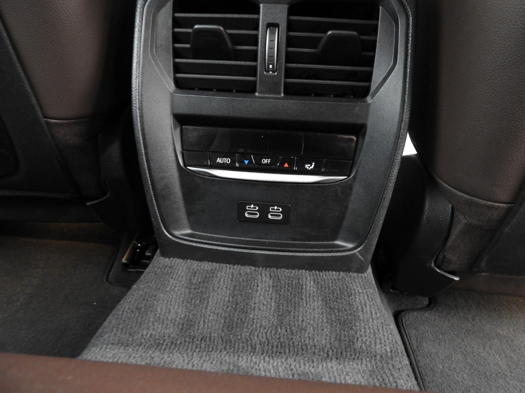 BMW-3-SERIE-320E PLUG-IN HYBRID WIDESCREEN NIEUW MODEL