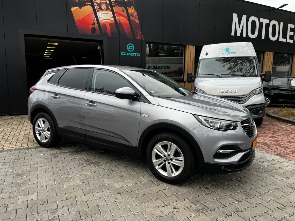 OPEL-GRANDLAND X-1.2 TURBO BUSINESS +
