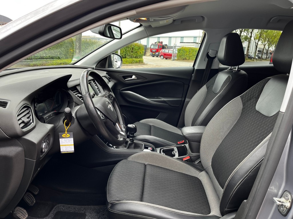OPEL-GRANDLAND X-1.2 TURBO BUSINESS +